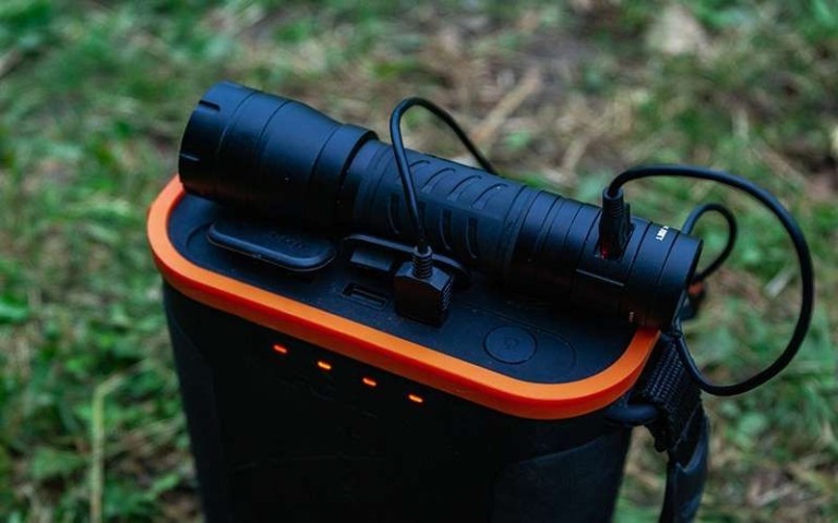 Fox Halo AL 1000 C Torc újratölthető zseblámpa 1000 lumen