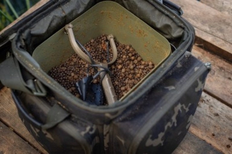 Korda Compac Cube Carryall Dark Kamo - Szerelékes táska