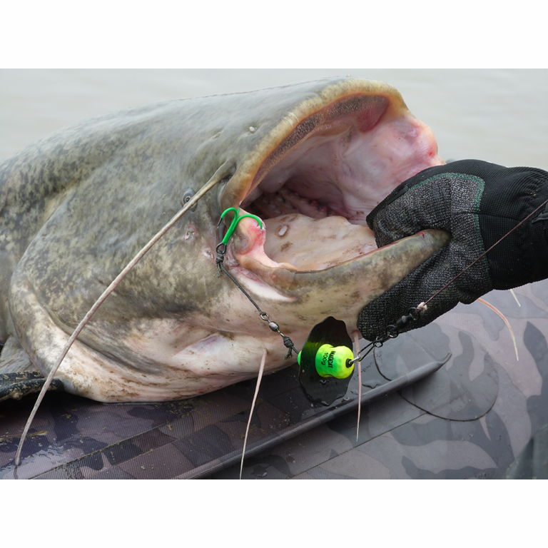 MadCat A-Static ST 17 cm 3/0 150 g S Black - Harcsázó műcsali