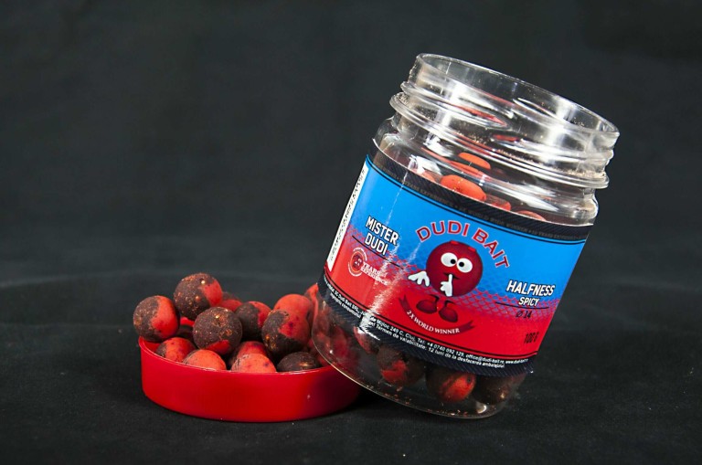Dudi Bait Csalizó Bojli 20 mm Mister Dudi Halfness Spicy 100 g