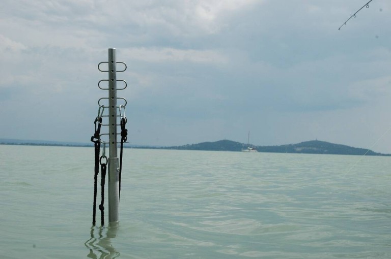 ICC ALU haltartó adapter medertapogató rúdhoz 30 cm, 10 db akasztóval